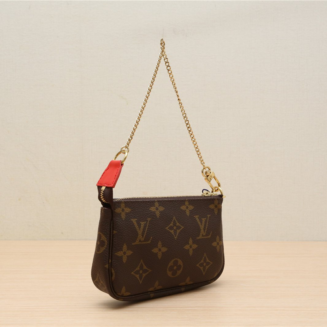 LOUIS VUITTON mini Pochette Accessoires Clutch
